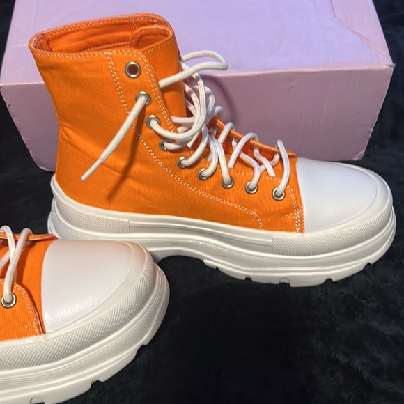 Bernard’s high top - Picture 11 of 11